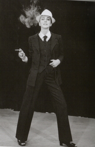 Smoking pour femme, 1966